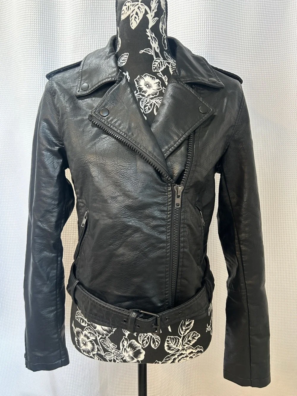 NWT Wild Fable Black Vegan Leather Motorcycle Rider Biker Jacket Women’s M - Picture 1 of 10
